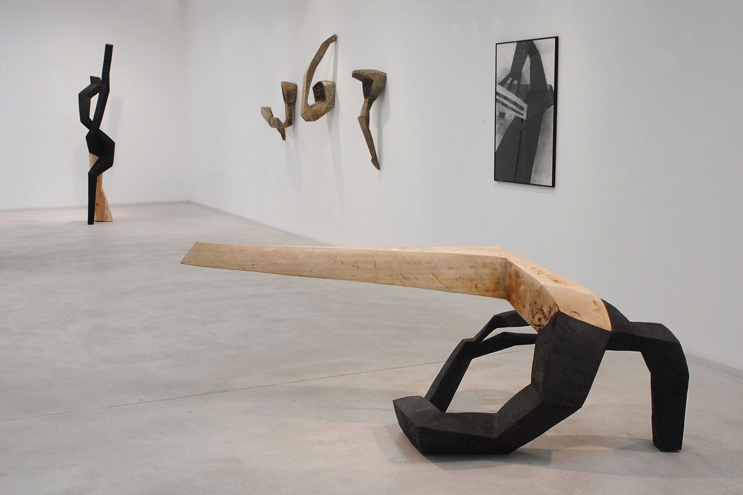 Aushalten . Pappel-Holzskulptur . Beate Debus . 2006