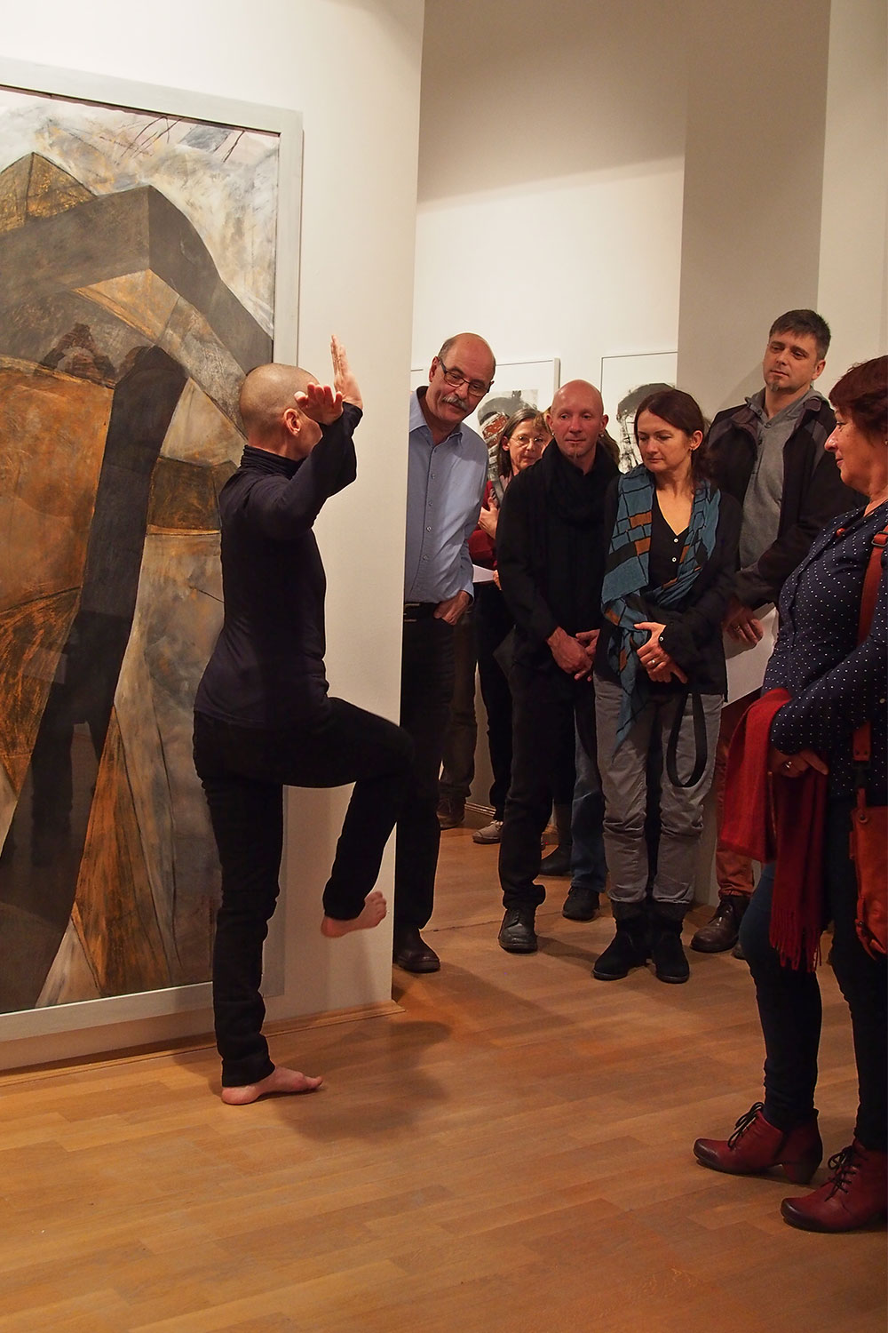 Beate Debus . Tanzperformance Fine Kwiatkowski . Galerie ada Meiningen 2016