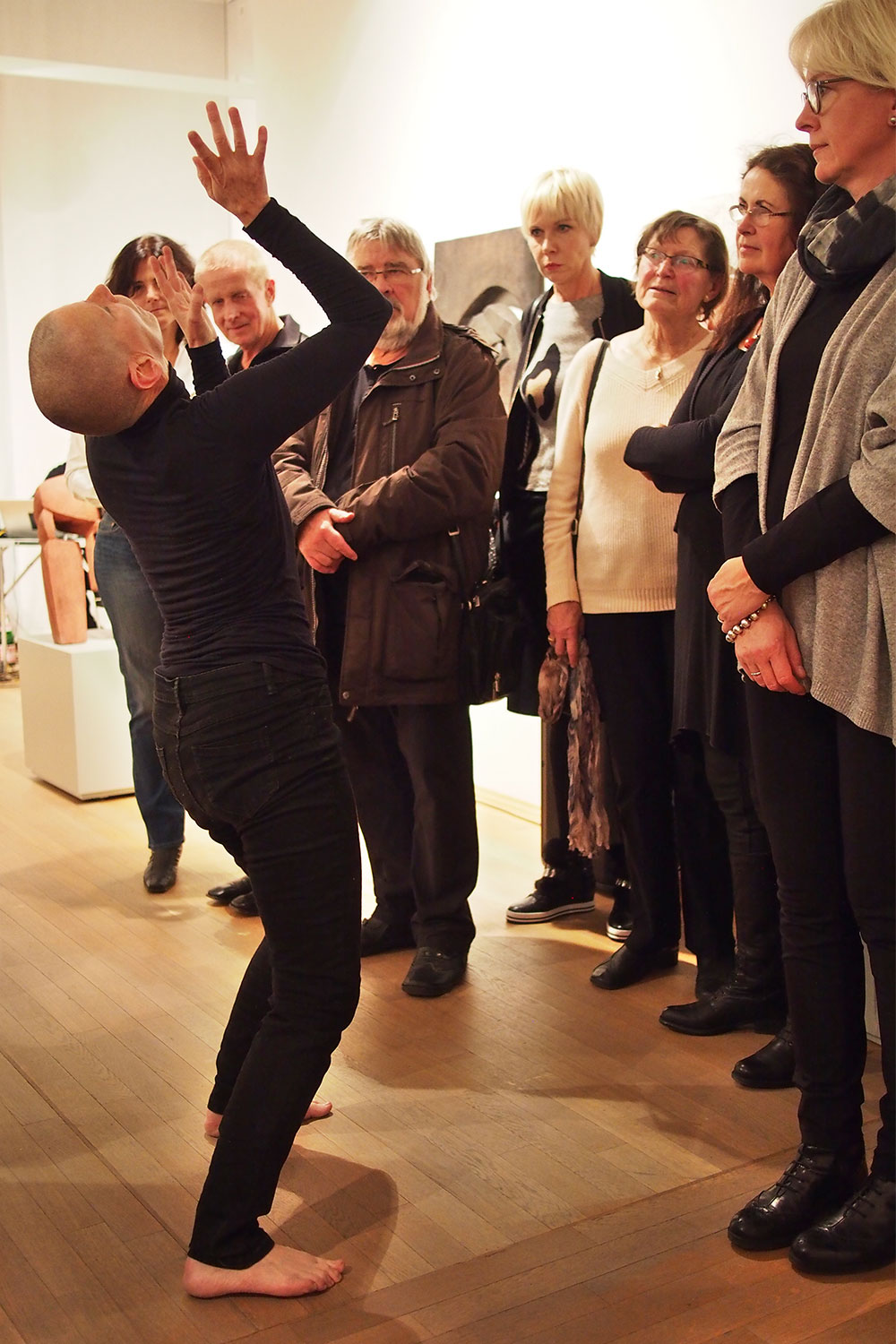 Beate Debus . Tanzperformance Fine Kwiatkowski . Galerie ada Meiningen 2016
