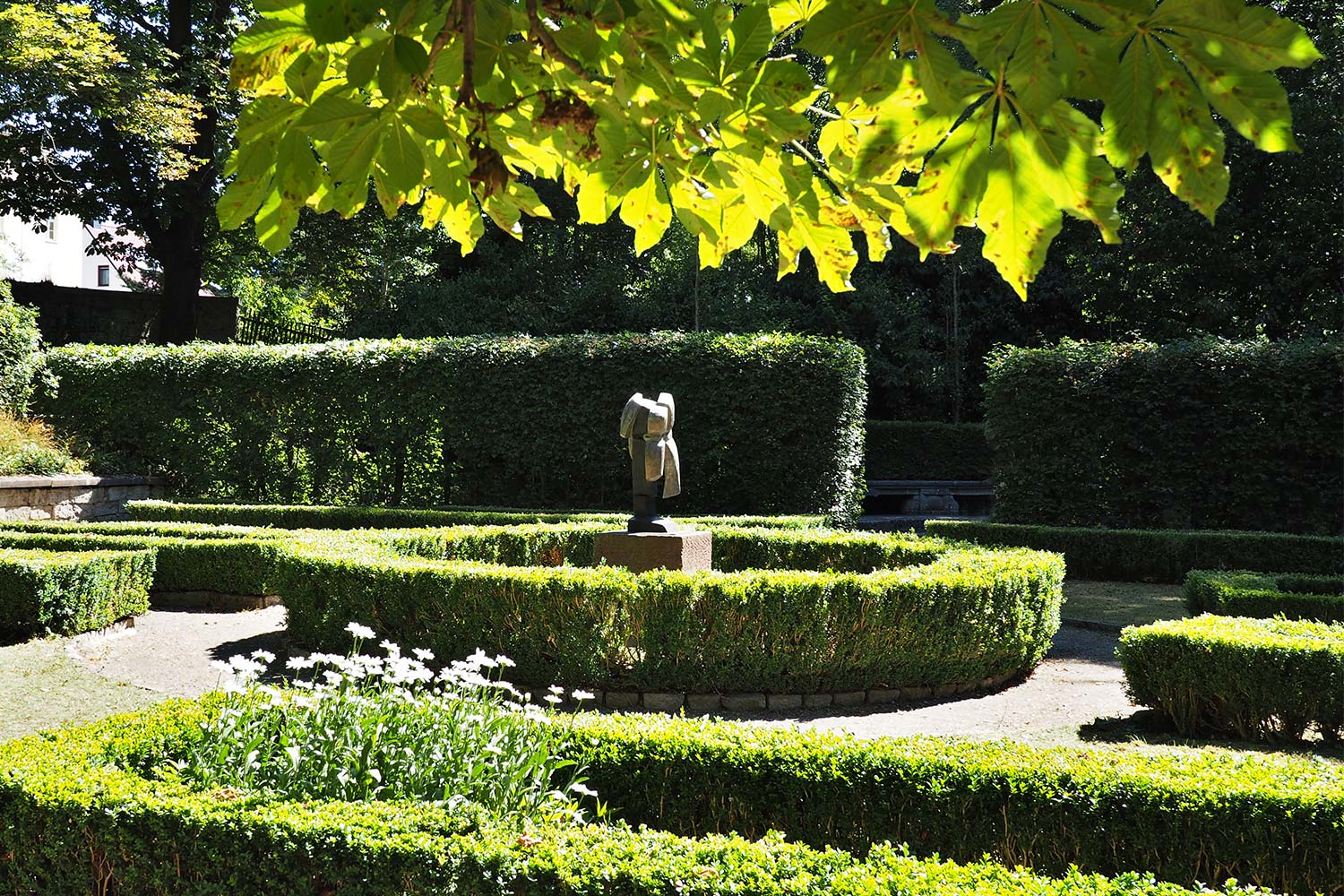Ausstellung "Neue.Skulptur.Weimar.2018" . Bronzeskulpturen . Beate Debus . Landgut Holzdorf 2018