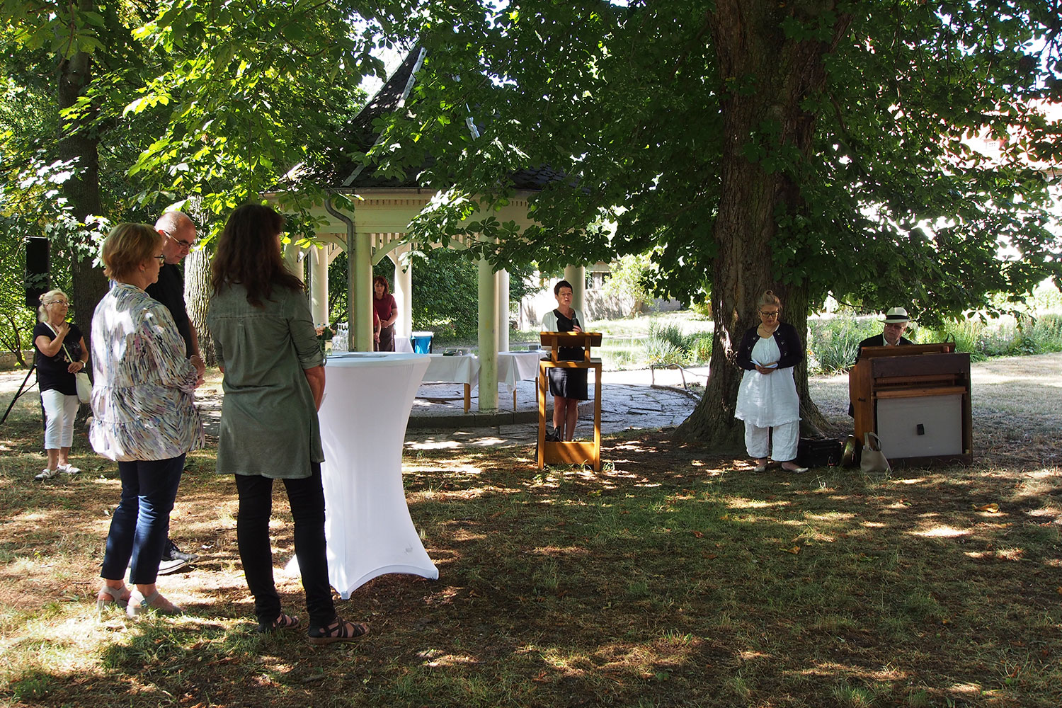 Ausstellung "Neue.Skulptur.Weimar.2018" . Beate Debus und Thomas Röthel . Landgut Holzdorf 2018