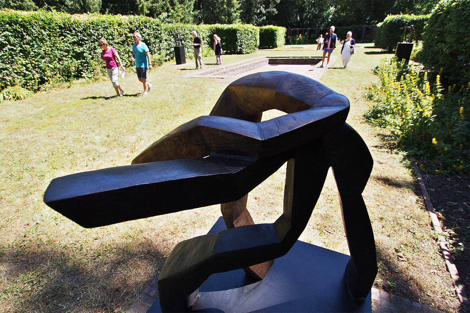 Ausstellung "Neue.Skulptur.Weimar.2018" . Bronzeskulpturen . Beate Debus . Landgut Holzdorf 2018