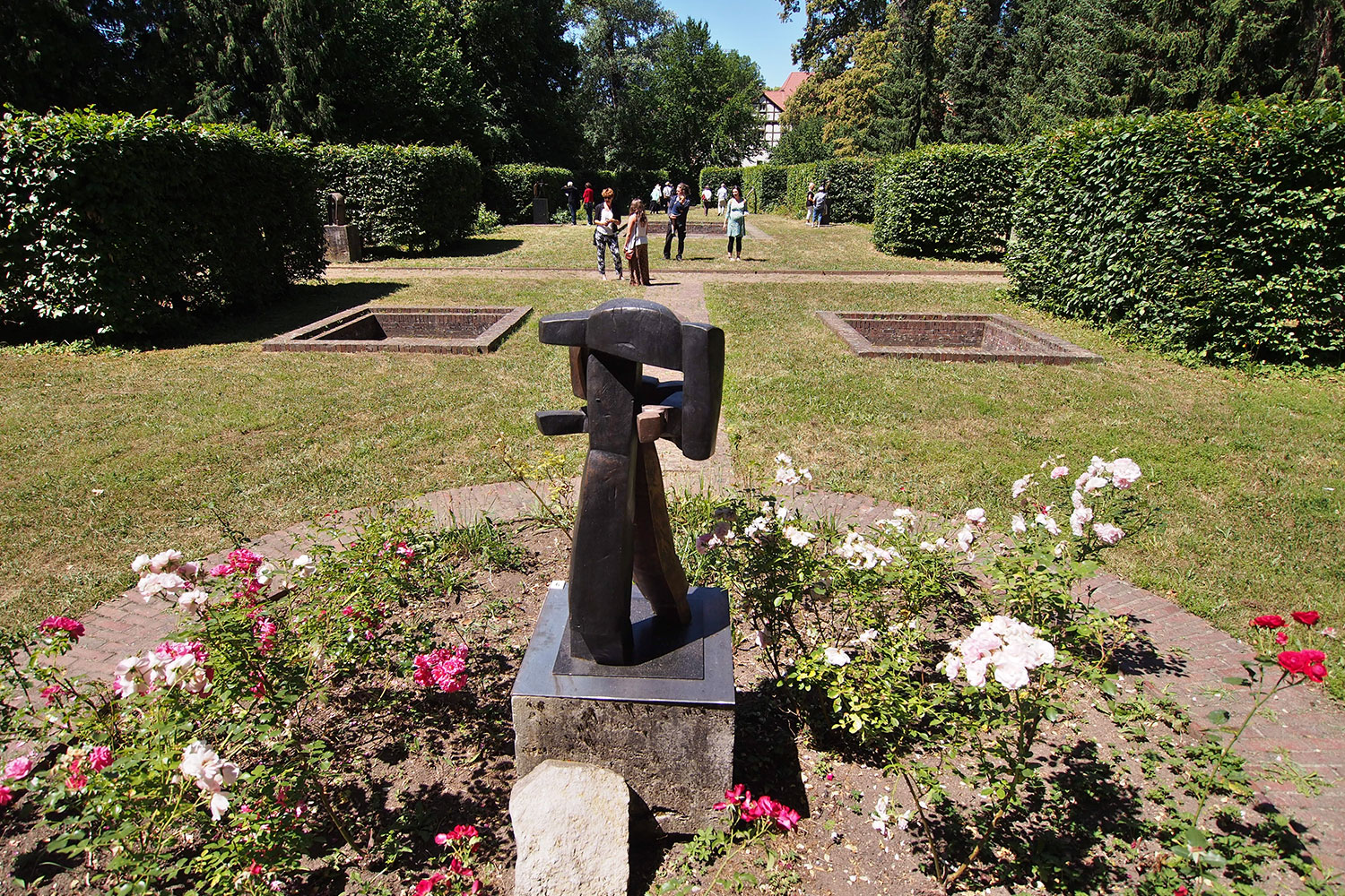 Ausstellung "Neue.Skulptur.Weimar.2018" . Bronzeskulpturen . Beate Debus . Landgut Holzdorf 2018