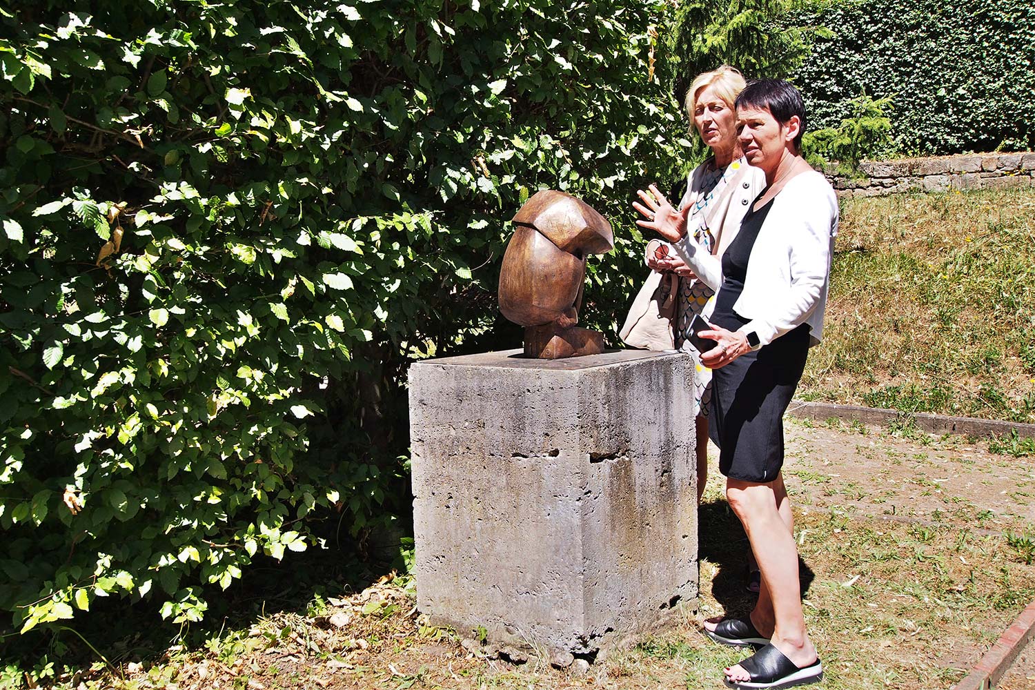 Ausstellung "Neue.Skulptur.Weimar.2018" . Bronzeskulpturen . Beate Debus . Landgut Holzdorf 2018