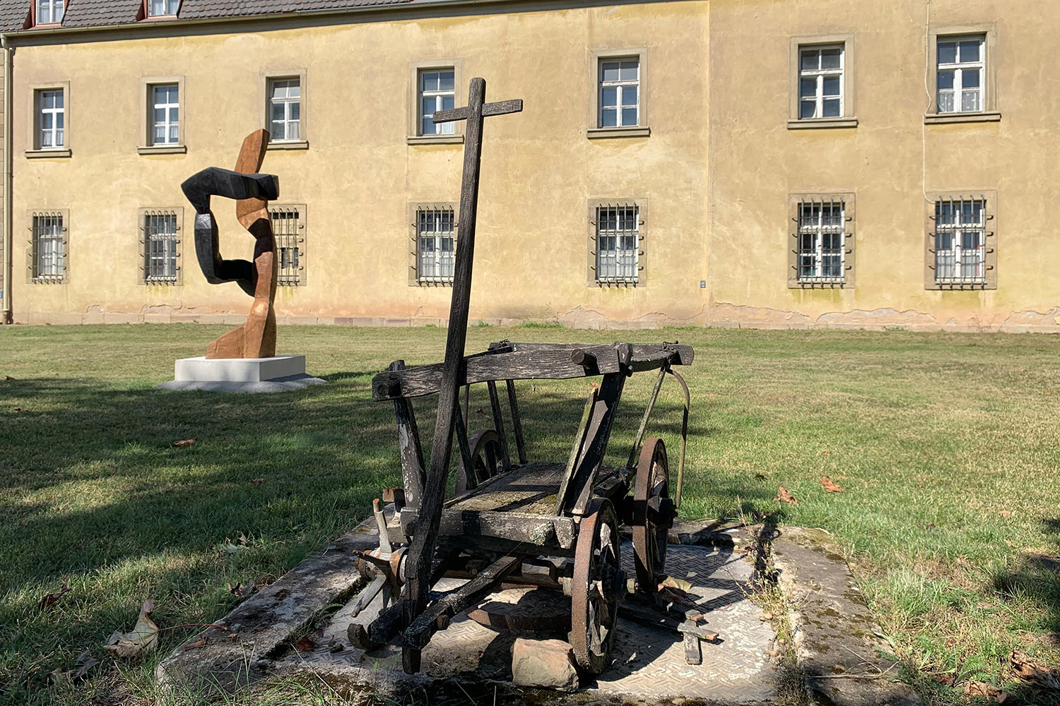 Ausstellung "Nivard 1" . Malerei Skulpturen Installationen . Maria Bildhausen 2020