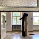 Ausstellung "Nivard 1" . Malerei Skulpturen Installationen . Holzskulptur Beate Debus . Maria Bildhausen 2020