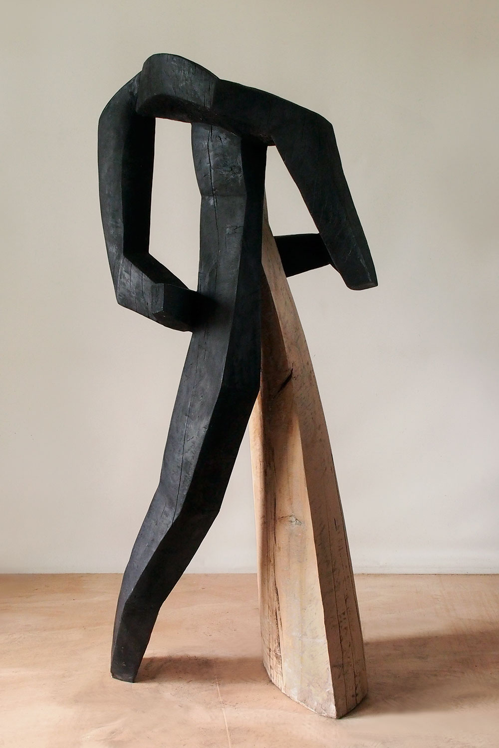 Eintanz 1 . Holzskulptur . Beate Debus . 2008