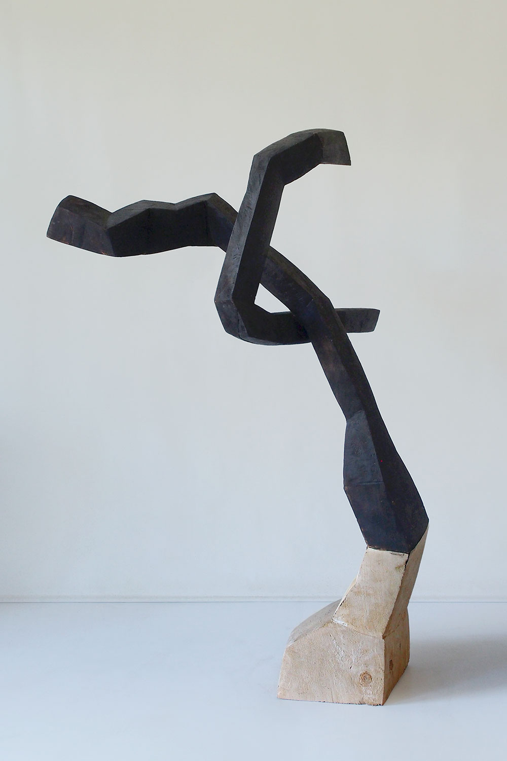 Flüchter . Holzskulptur . Beate Debus . 2015