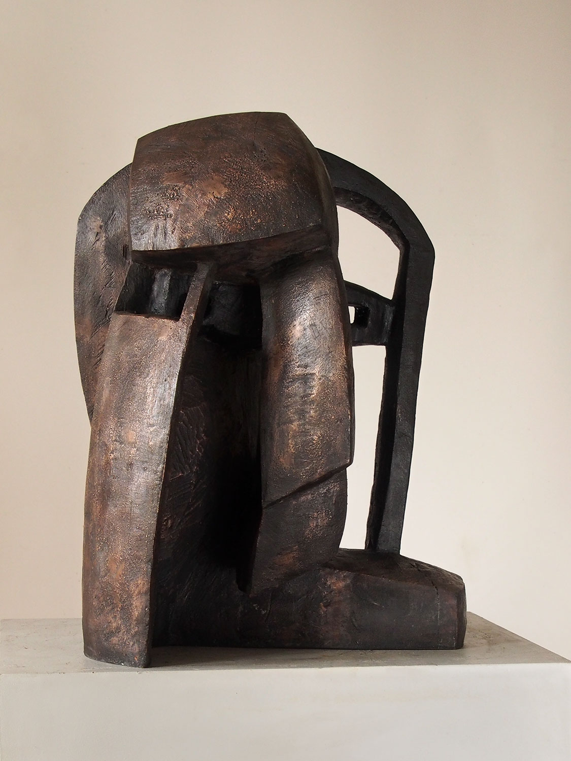 Kopf mit Einblick . Bronzeskulptur . Beate Debus . 2012