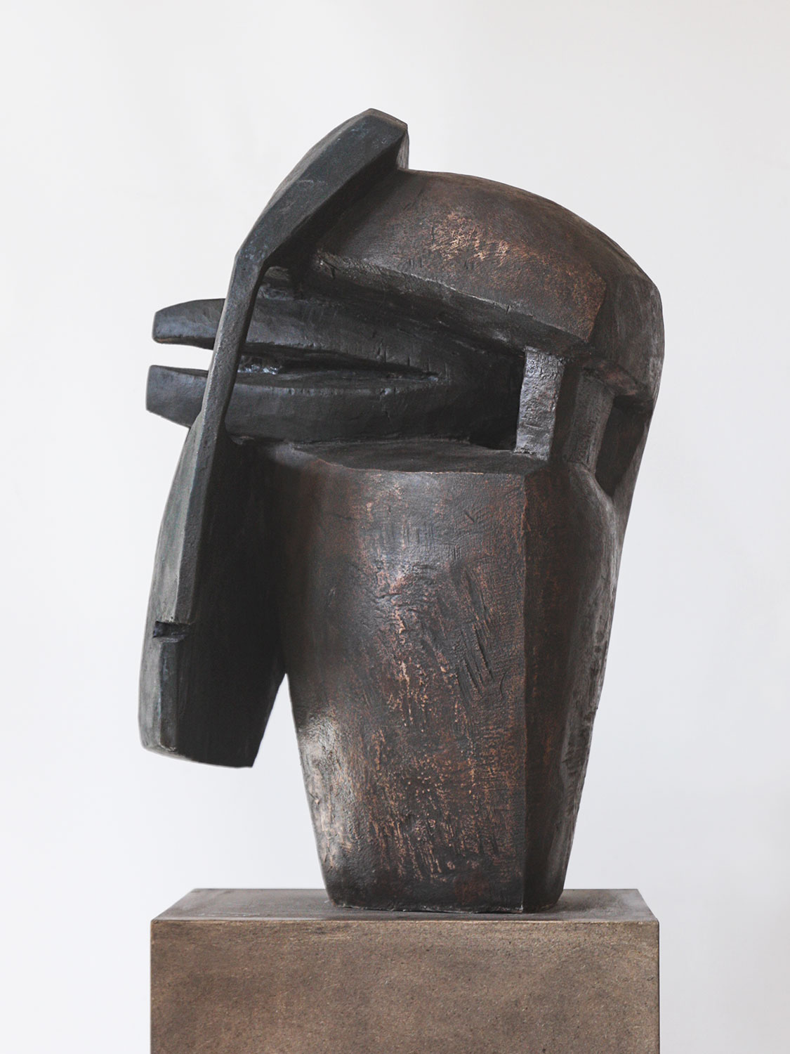 Kopf mit Maske . Bronzeskulptur . Beate Debus . 2012