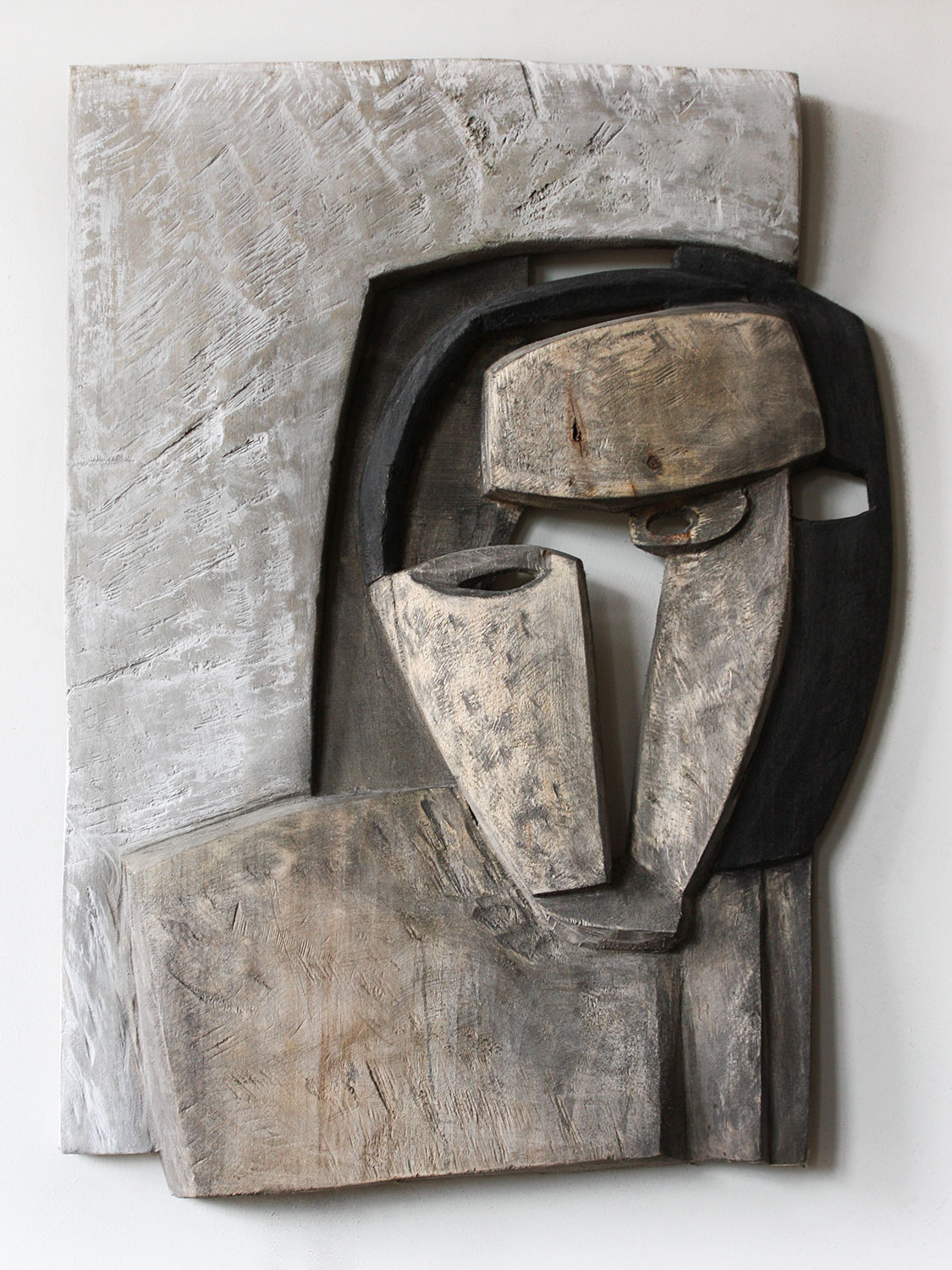 Kopf mit Maske . Holzrelief . Beate Debus . 2013