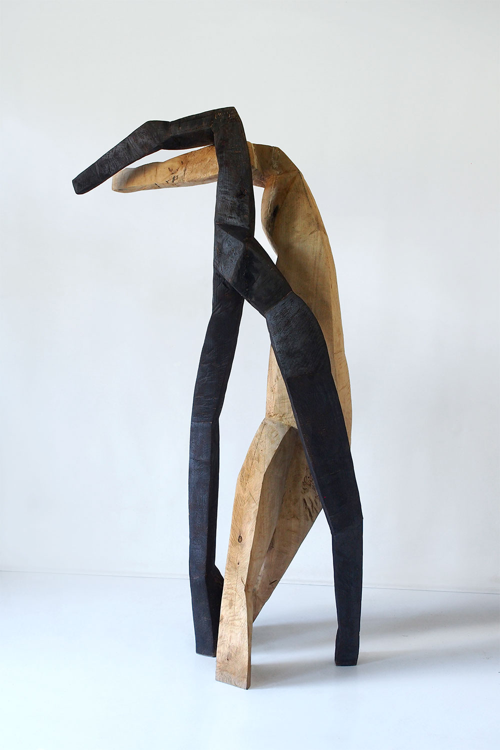 Mit dem Schatten . Holzskulptur . Beate Debus . 2016