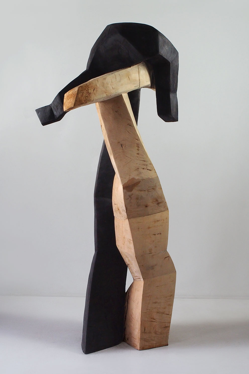 Überschattet . Holzskulptur . Beate Debus . 2016